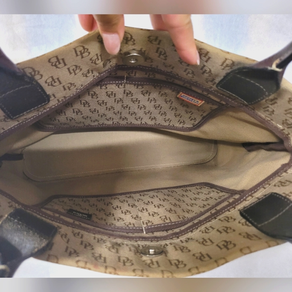 Dooney & Bourke Signature Canvas Tassle Shoulder Bag, Vintage Collectible - Picture 4 of 10